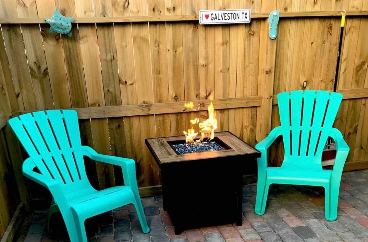 Hidden Hideaway! Bungalow 2 Blocks From The Beach! Sleeps 3 Villa Galveston Exterior photo