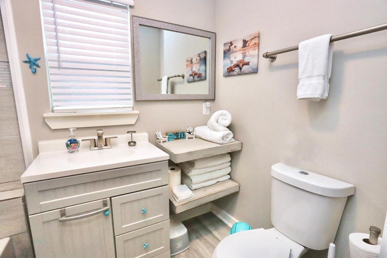 Hidden Hideaway! Bungalow 2 Blocks From The Beach! Sleeps 3 Villa Galveston Exterior photo